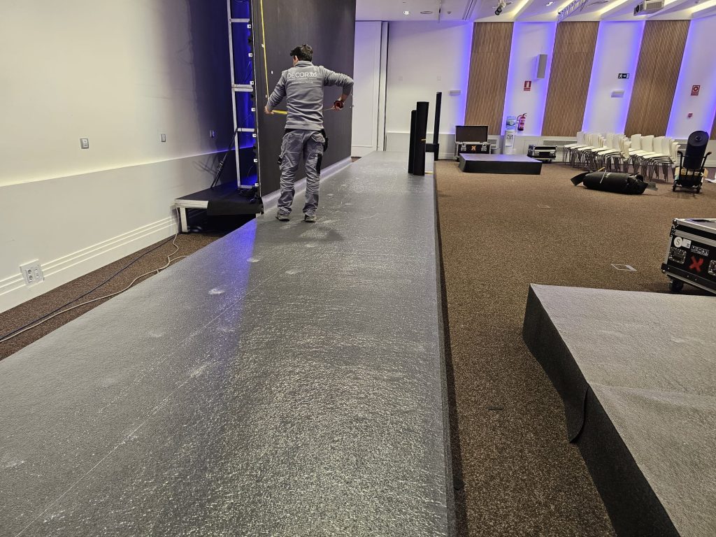 Evento privado de presentación de producto – Moqueta a distintas alturas