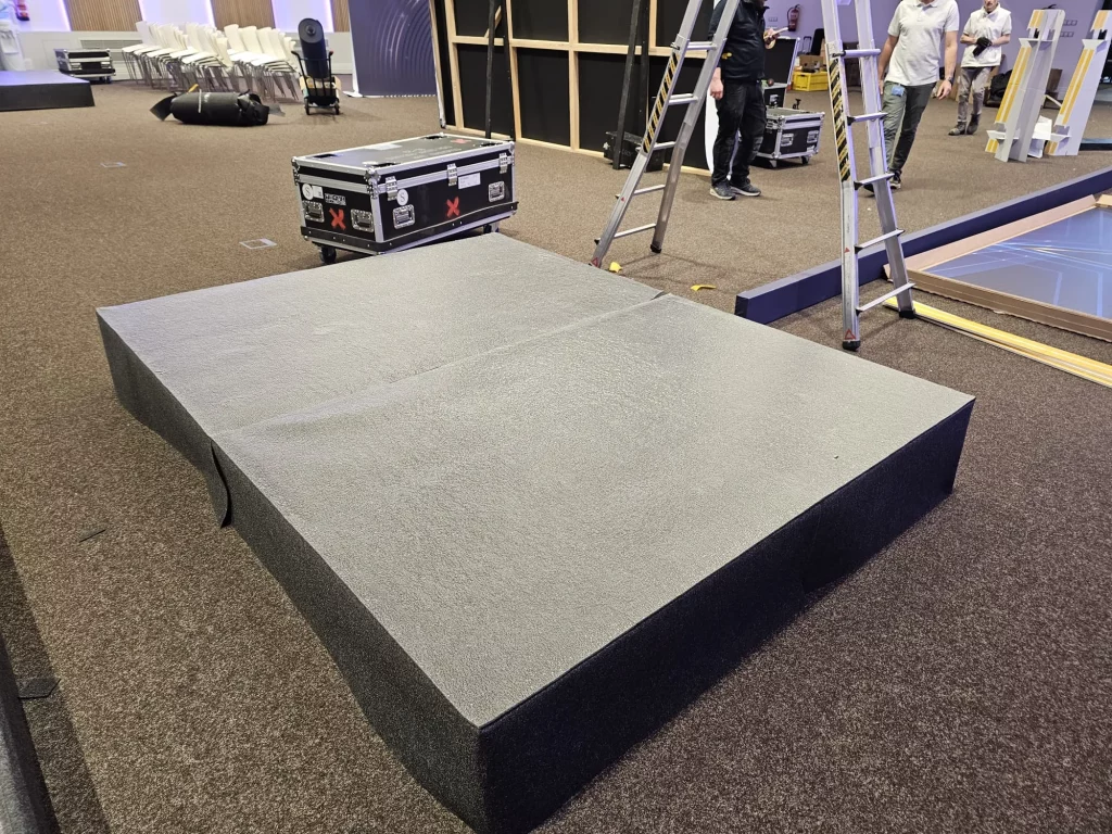 Evento privado de presentación de producto – Moqueta a distintas alturas