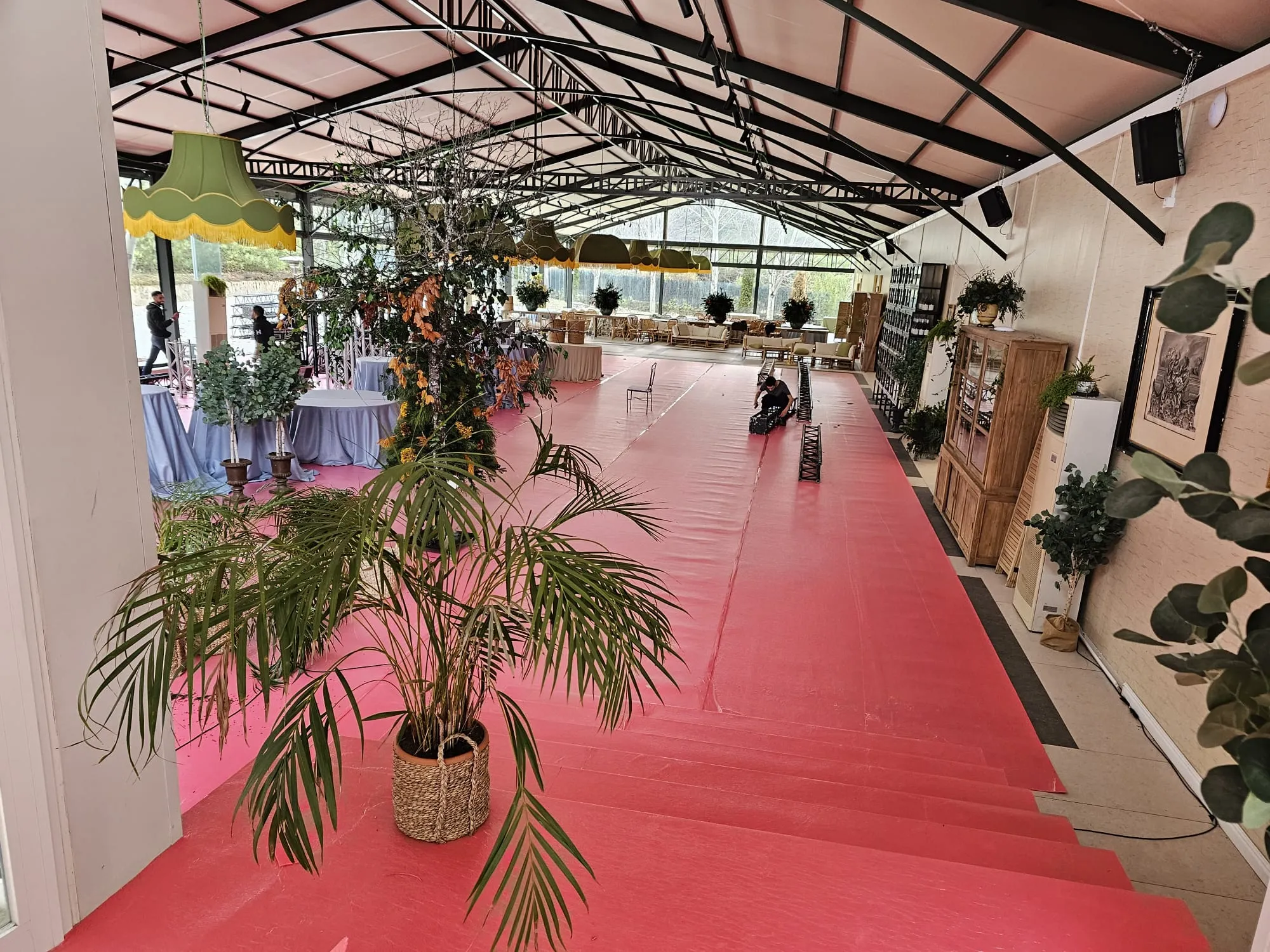 Evento corporativo privado – Moqueta roja y ambientación decorativa