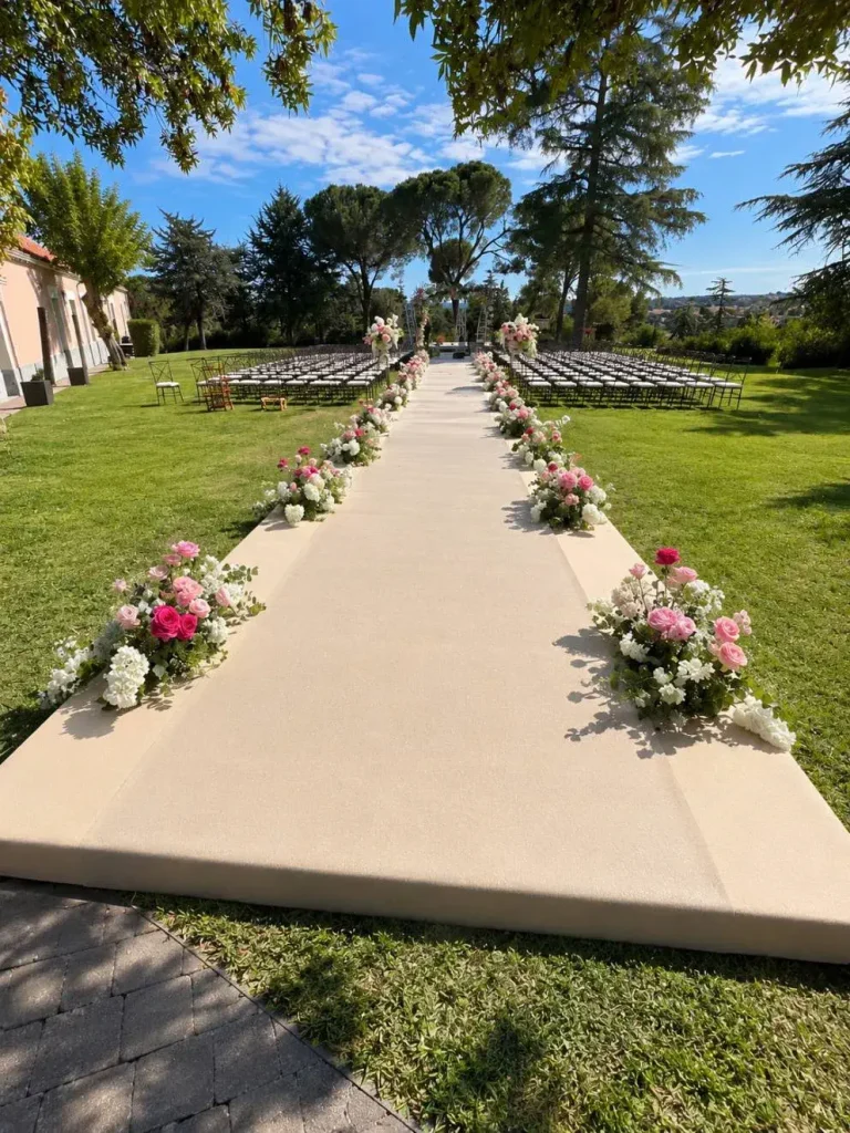 Instalación de moqueta ferial para bodas